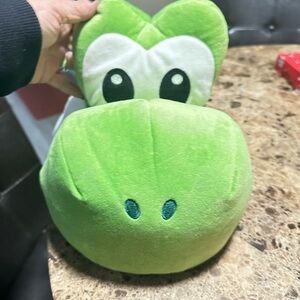YOSHI Super Mario Bros. Super Nintendo plush cosplay hat perfect condition.